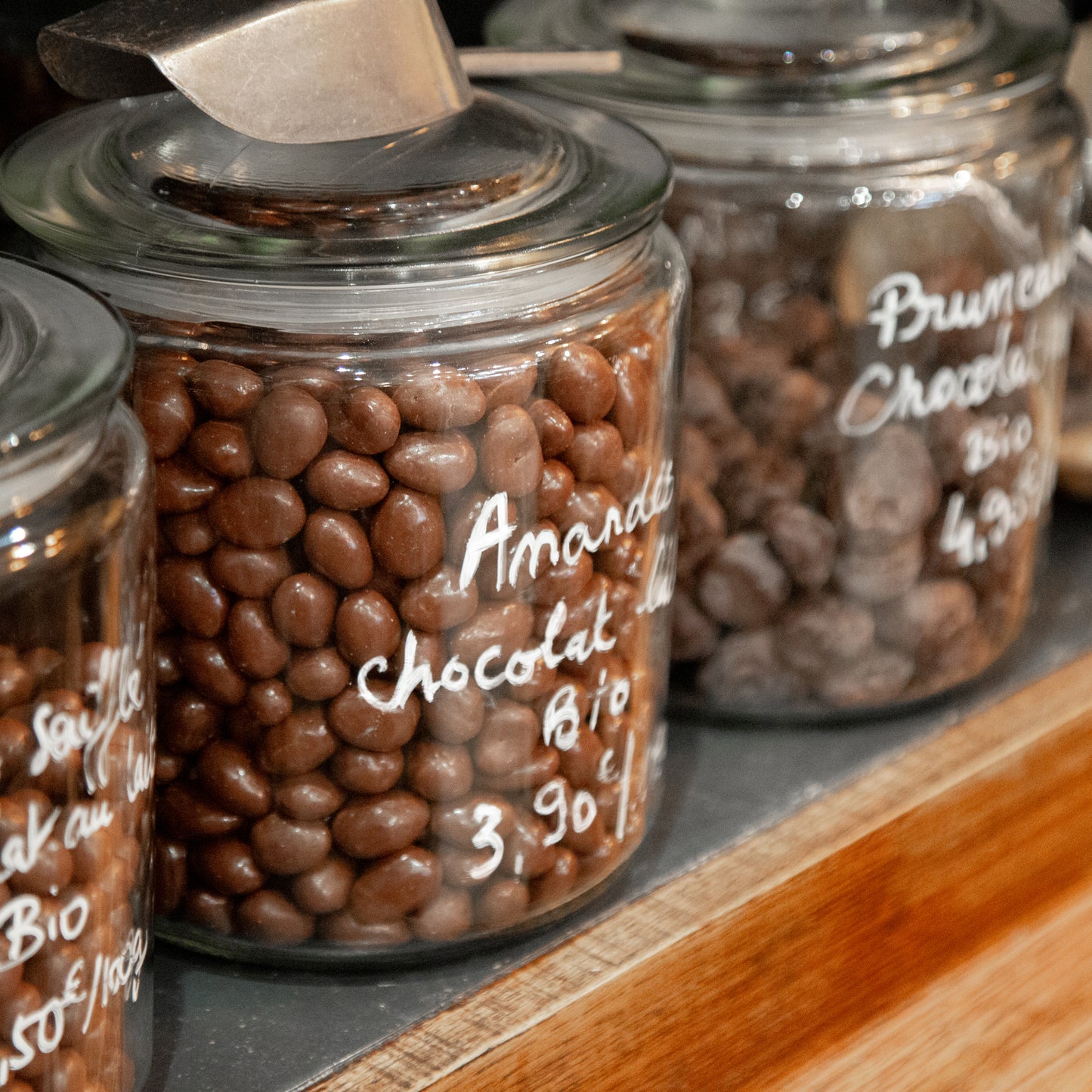 Amandes enrobées au chocolat au lait